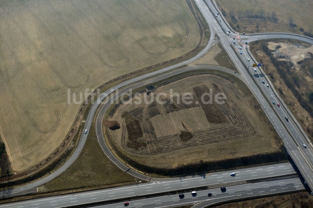 Rangsdorf aus der Vogelperspektive: Fertige Baustelle der Erweiterungs- Zufahrt am Berliner Ring der Autobahn BAB A10 - E30 an der Abfahrt zur Bundesstraße B96 in Rangsdorf im Bundesland Brandenburg