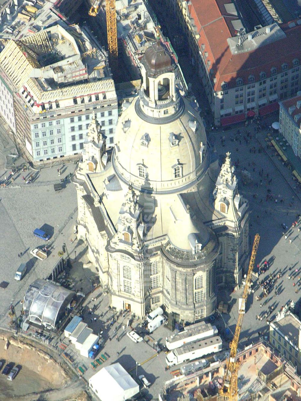 Dresden (Sachsen) von oben - Fertige Frauenkirche in Dresden zum Tag der Weihe am 30.10.2005