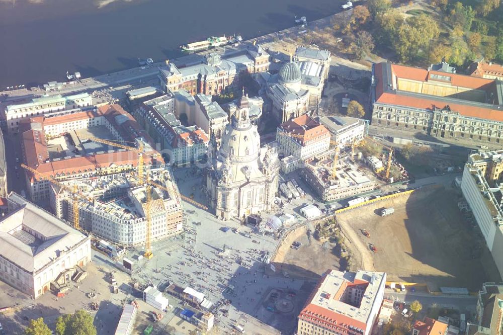 Dresden (Sachsen) aus der Vogelperspektive: Fertige Frauenkirche in Dresden zum Tag der Weihe am 30.10.2005