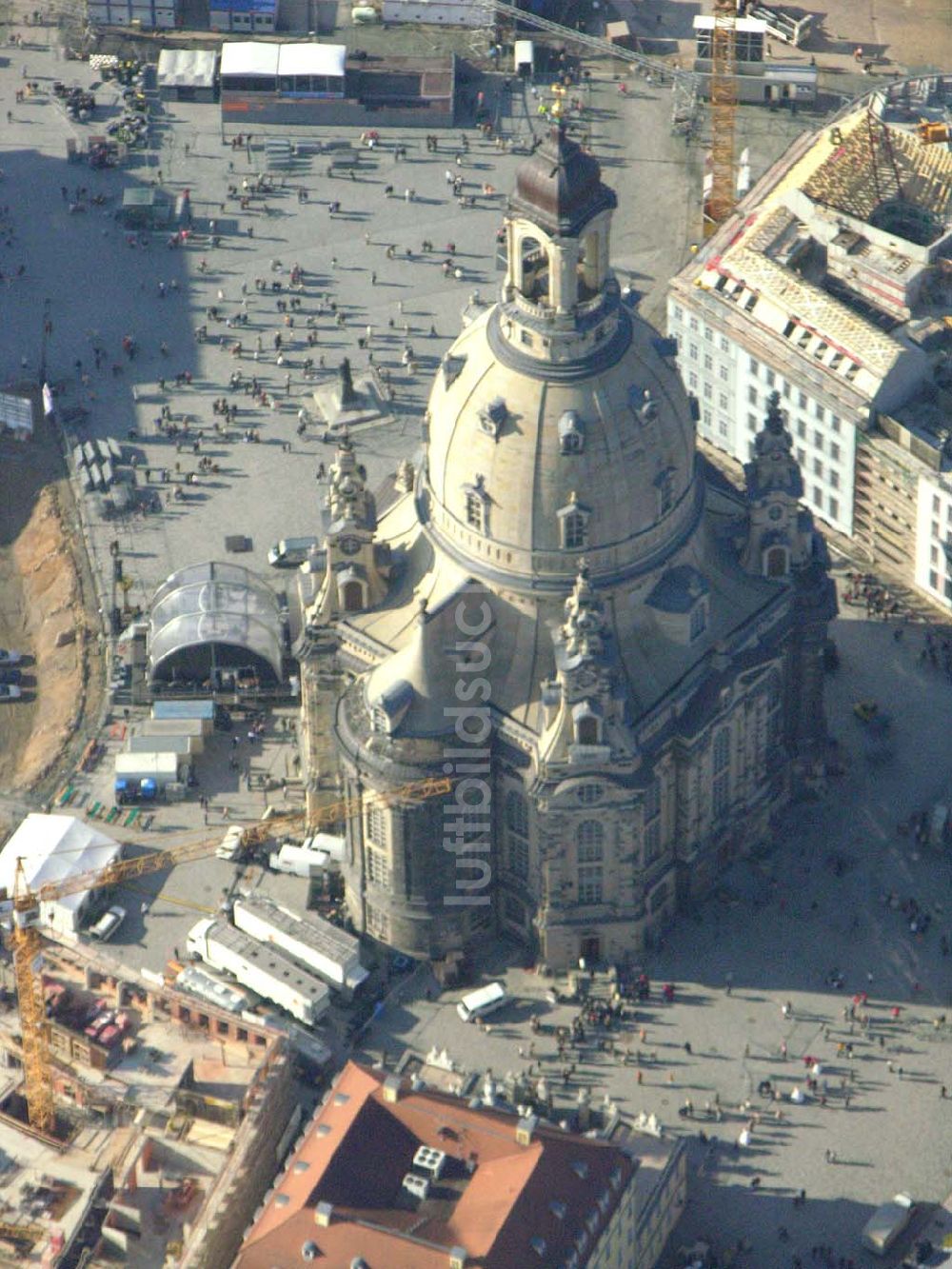 Luftbild Dresden (Sachsen) - Fertige Frauenkirche in Dresden zum Tag der Weihe am 30.10.2005