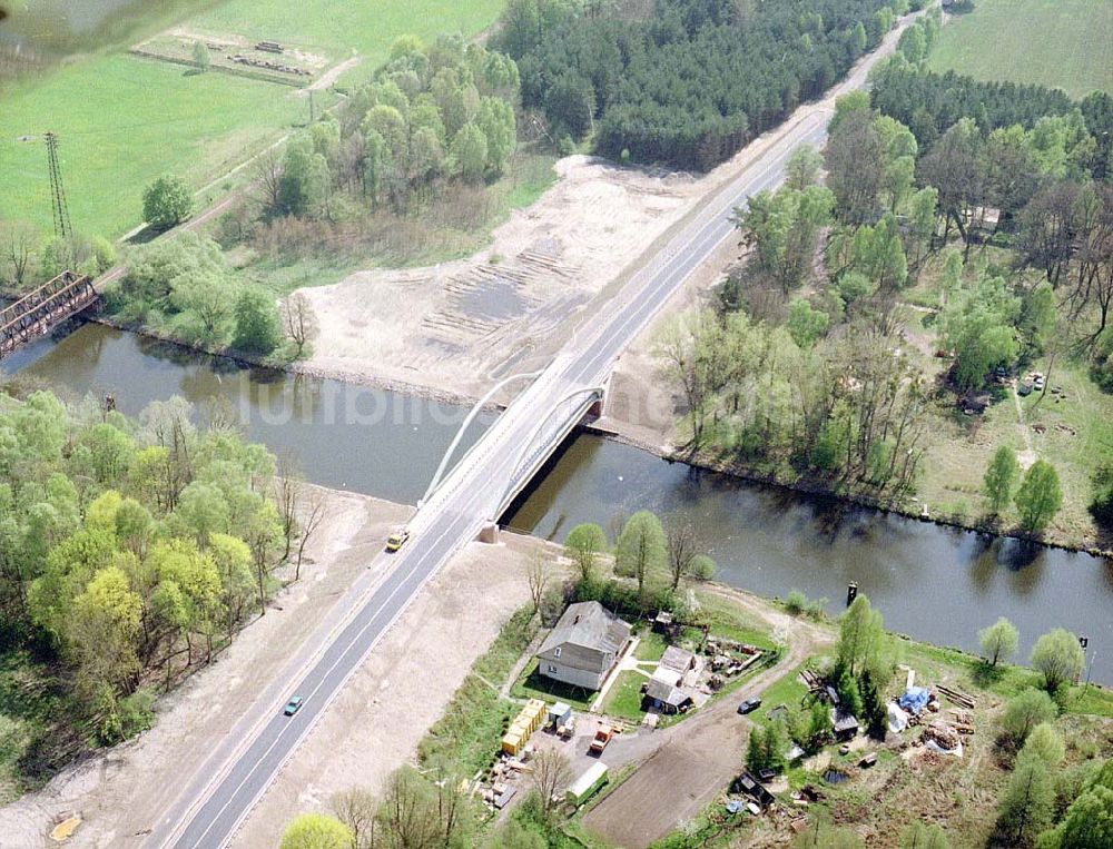 Luftbild Kreuzbruch (bei Liebenwalde) - Fertige neue Straßenbrücke in Kreuzbruch - errichtet durch die VBU - Verkehrsbaz Union NL MLTU Lindow.