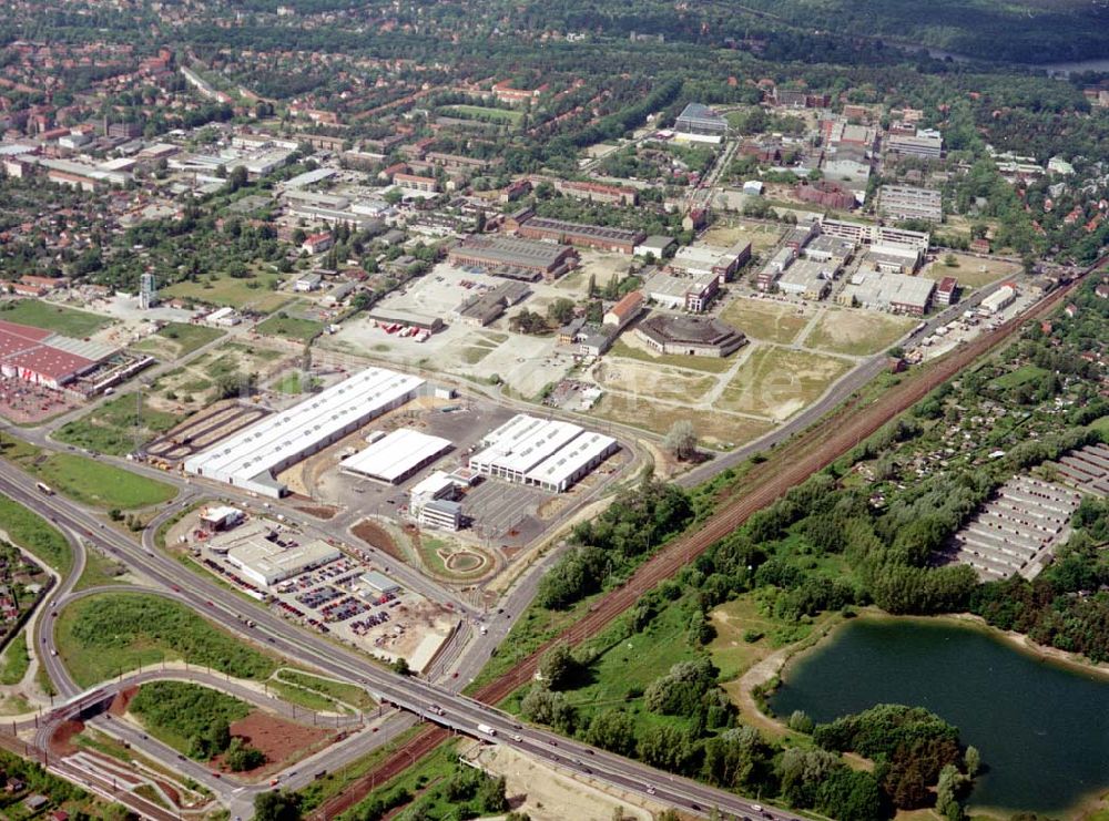 Potsdam aus der Vogelperspektive: Fertiger Betriebshofes der ViP Verkehrsbetrieb Potsdam GmbH im Gewerbegebiet Babelsberg an der Nuthestraße / Wetzlarer Straße in Potsdam - Babelsberg