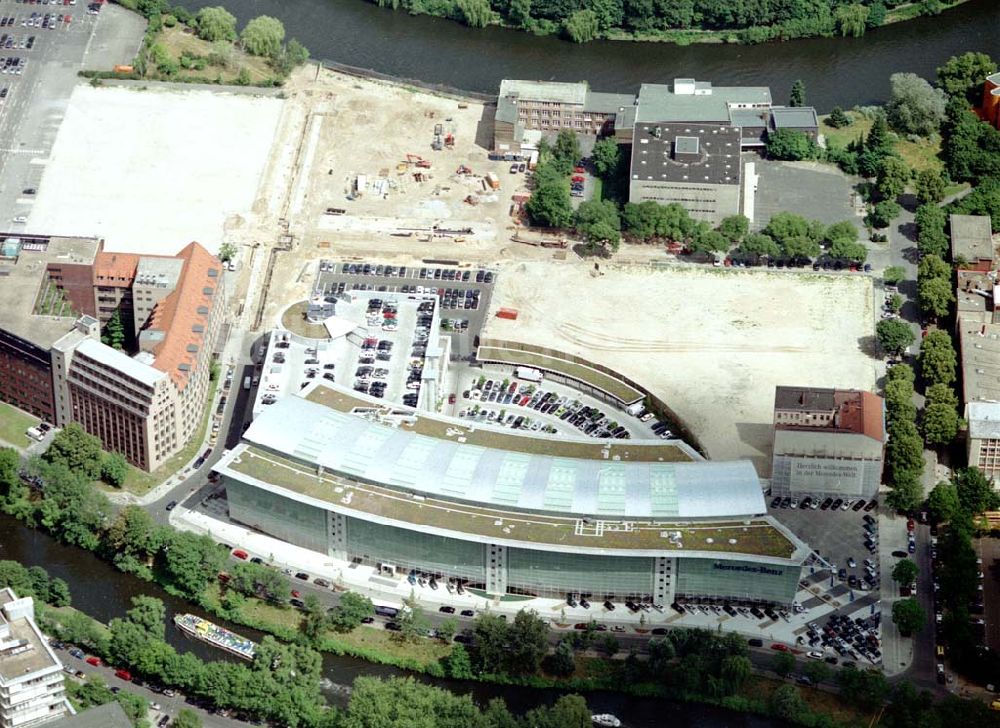 Luftbild Berlin - Charlottenburg - Fertiger Neubau mit Erweiterungsflächen der Mercedes - Benz - Niederlassung in Berlin - Charlottenburg am Salzufer.