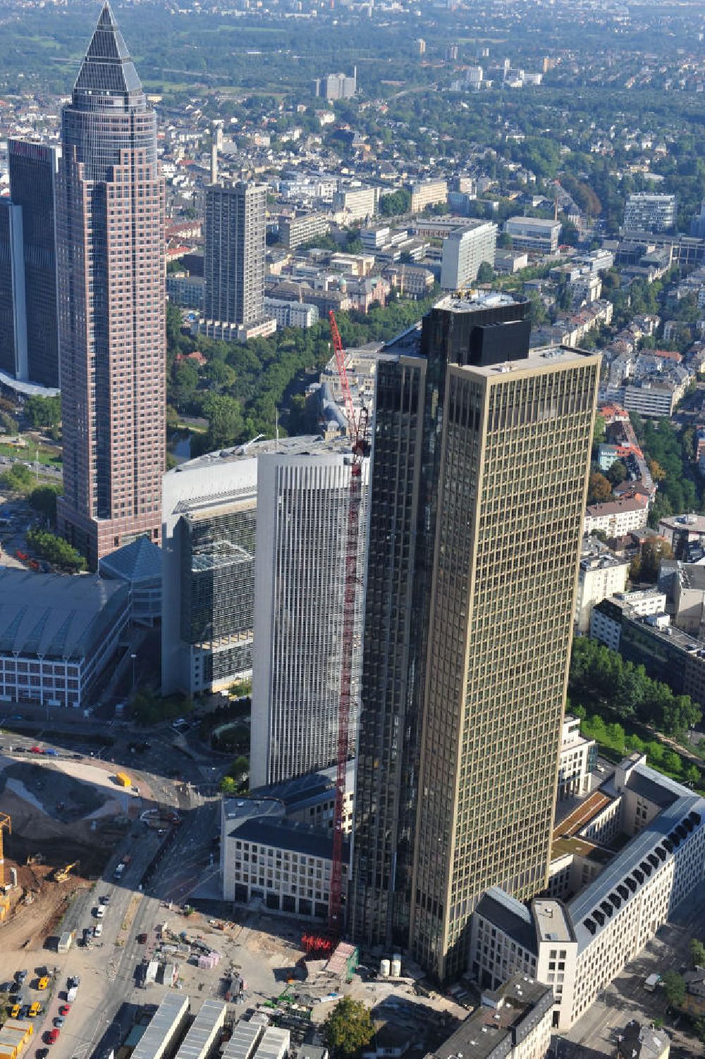 Luftaufnahme Frankfurt am Main - Fertiger Neubau des Hochhauses Tower 185 in Frankfurt / Main