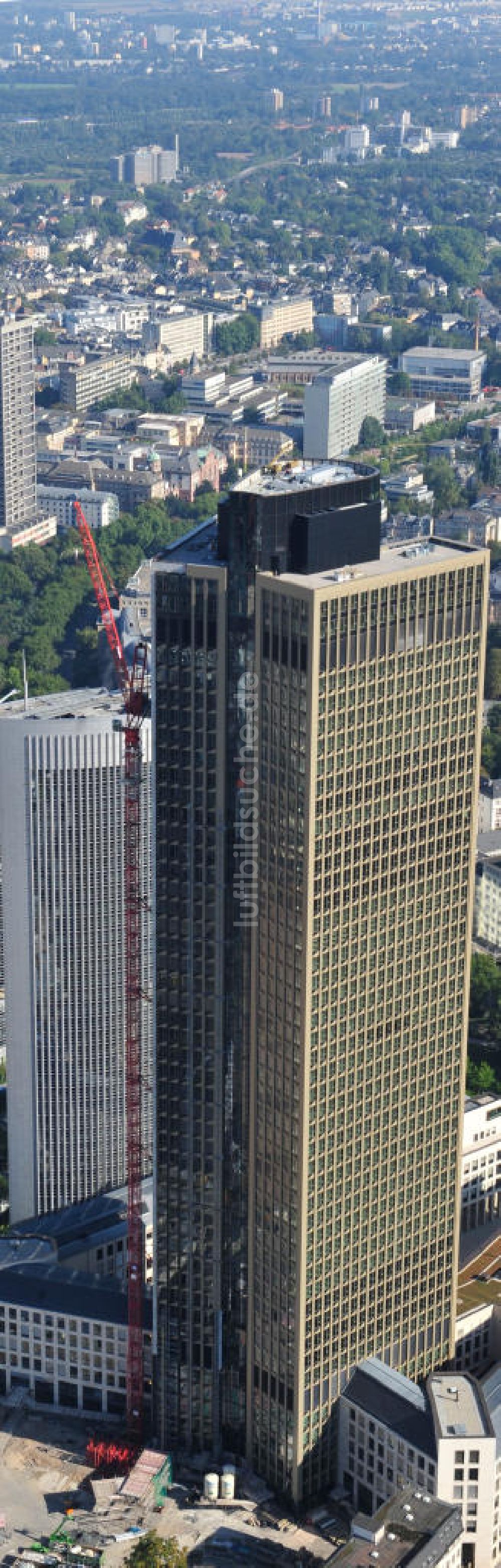 Frankfurt am Main von oben - Fertiger Neubau des Hochhauses Tower 185 in Frankfurt / Main