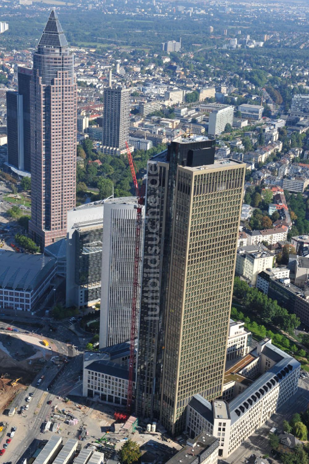 Frankfurt am Main aus der Vogelperspektive: Fertiger Neubau des Hochhauses Tower 185 in Frankfurt / Main