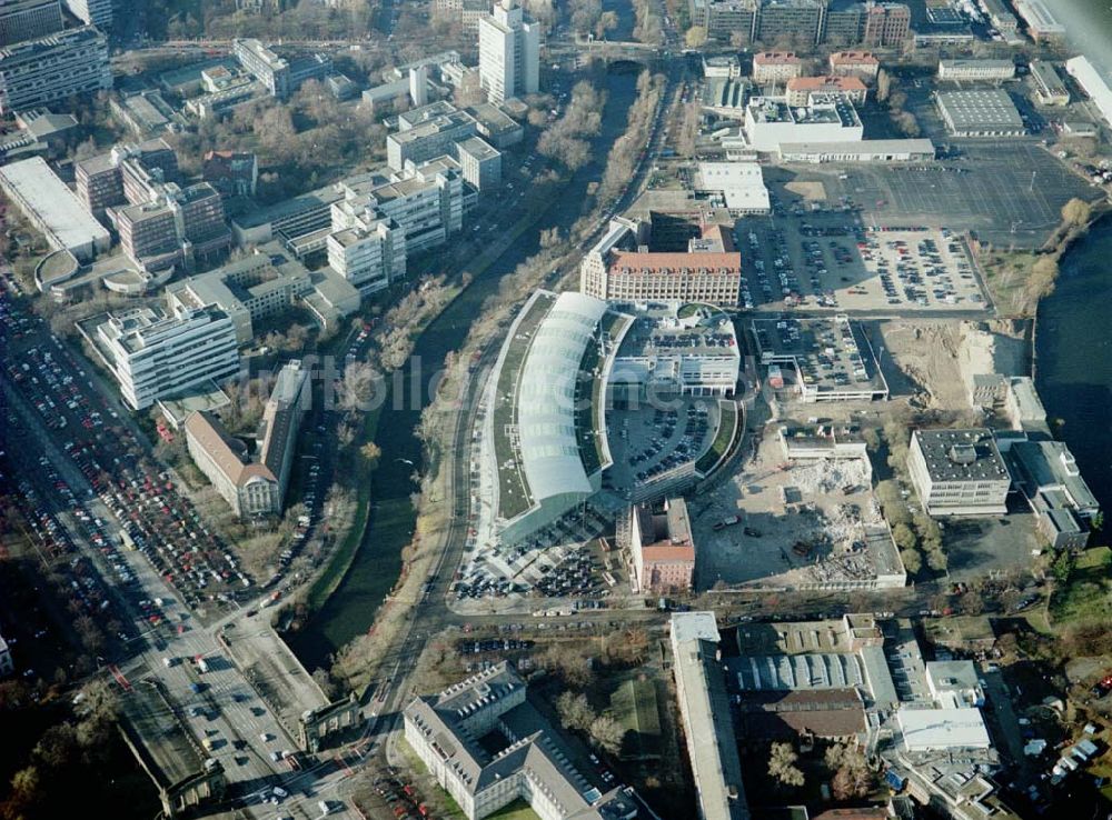 Berlin - Charlottenburg von oben - Fertiger Neubau der Mercedes - Benz - Niederlassung in Berlin - Charlottenburg am Salzufer.