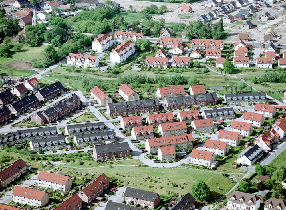 Ahrensfelde / Brandenburg von oben - Fertiger Wohnpark am Ahrensfelder Dreieck der Stoffel - Holding. Datum: 15.05.03