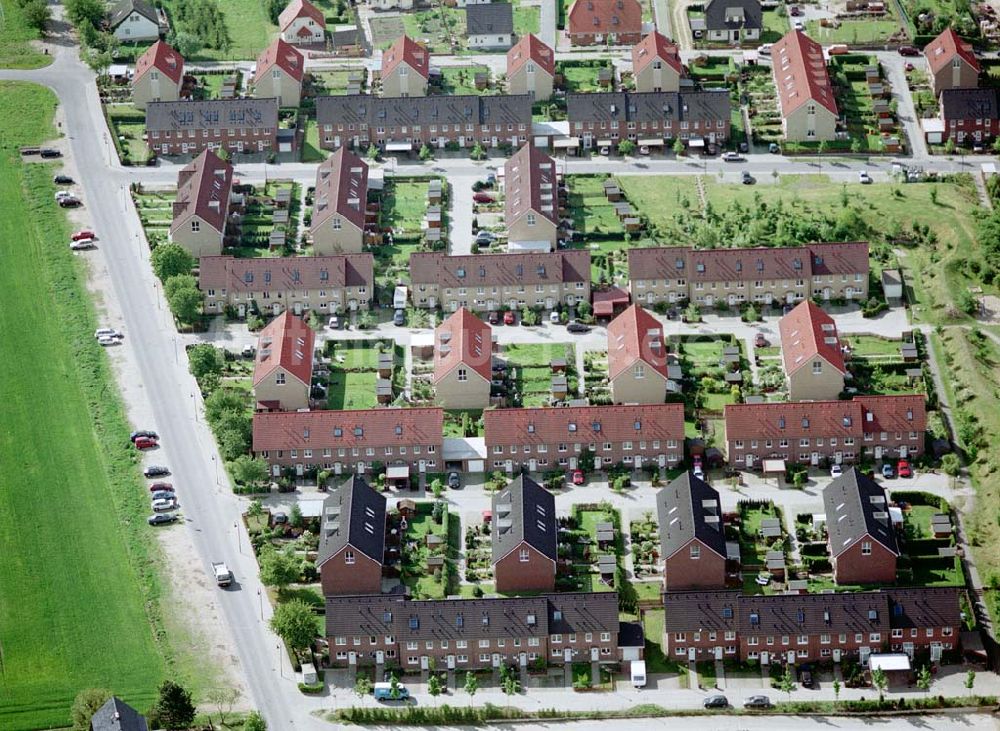 Luftbild Ahrensfelde / Brandenburg - Fertiger Wohnpark am Ahrensfelder Dreieck der Stoffel - Holding. Datum: 15.05.03