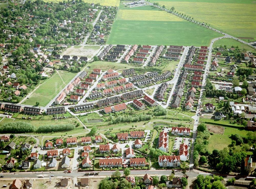 Luftaufnahme Ahrensfelde / Brandenburg - Fertiger Wohnpark am Ahrensfelder Dreieck der Stoffel - Holding. Datum: 15.05.03