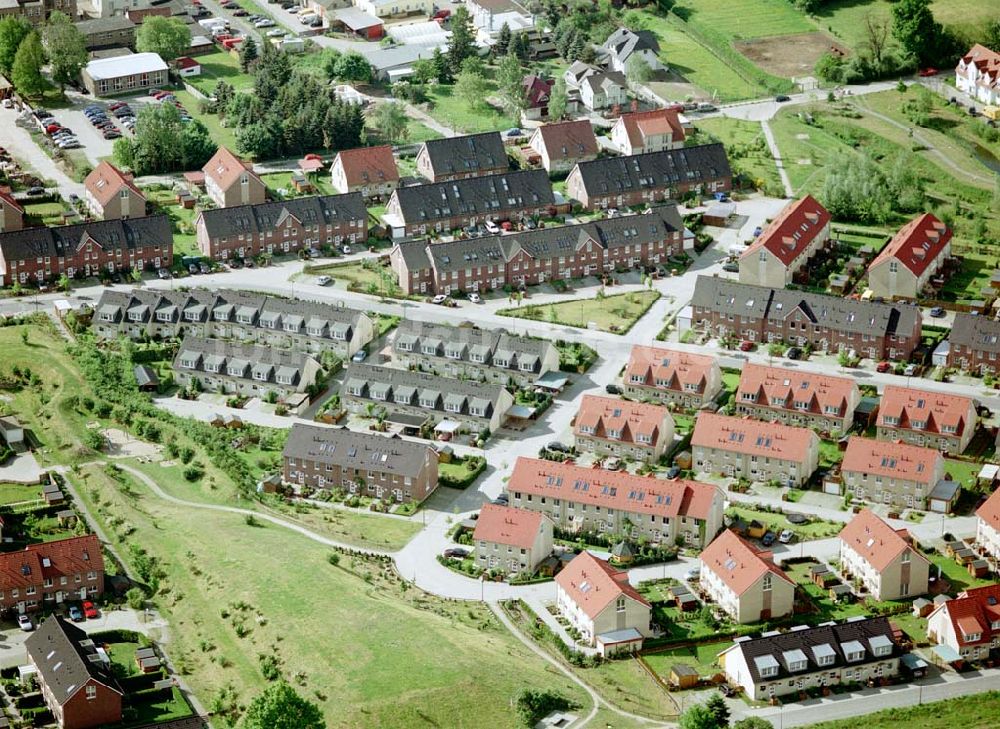 Luftbild Ahrensfelde / Brandenburg - Fertiger Wohnpark am Ahrensfelder Dreieck der Stoffel - Holding. Datum: 15.05.03