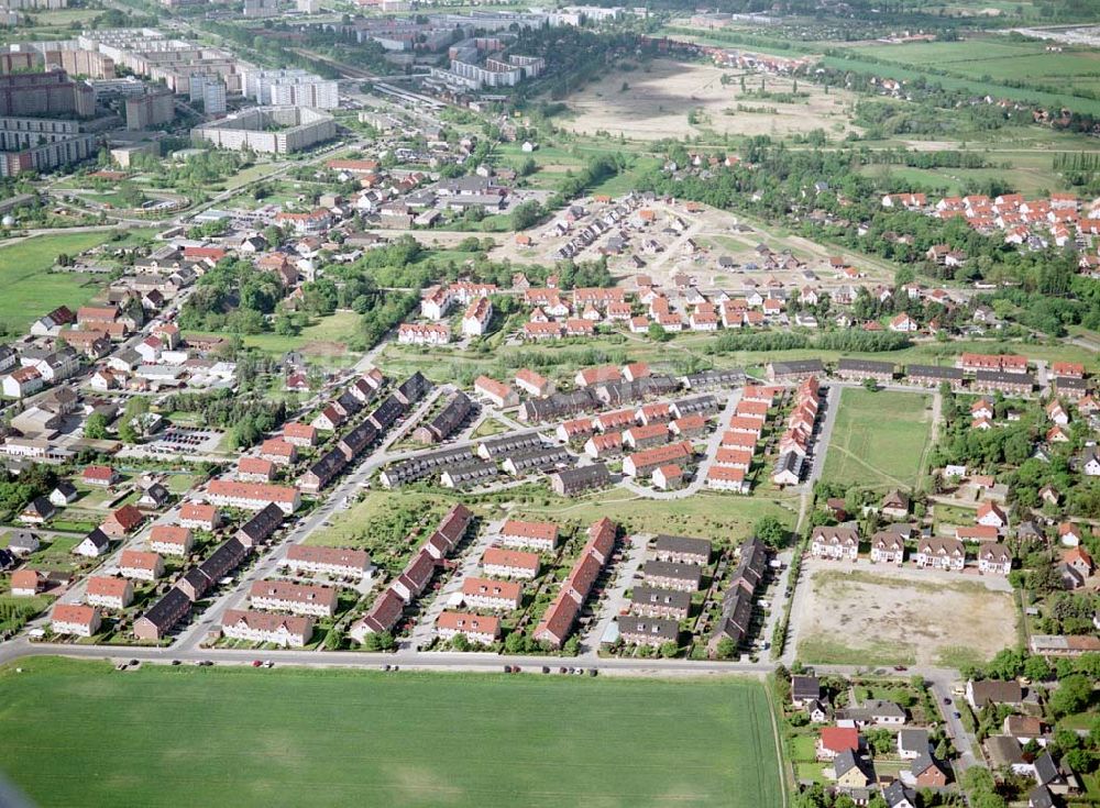 Ahrensfelde / Brandenburg von oben - Fertiger Wohnpark am Ahrensfelder Dreieck der Stoffel - Holding. Datum: 15.05.03