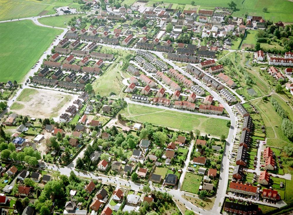 Ahrensfelde / Brandenburg von oben - Fertiger Wohnpark am Ahrensfelder Dreieck der Stoffel - Holding. Datum: 15.05.03