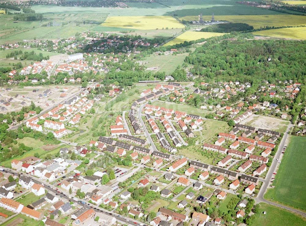 Ahrensfelde / Brandenburg aus der Vogelperspektive: Fertiger Wohnpark am Ahrensfelder Dreieck der Stoffel - Holding. Datum: 15.05.03