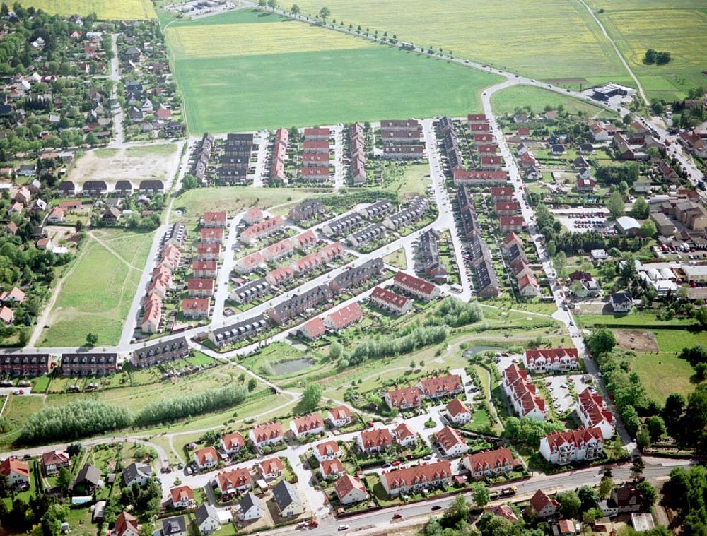 Luftbild Ahrensfelde / Brandenburg - Fertiger Wohnpark am Ahrensfelder Dreieck der Stoffel - Holding. Datum: 15.05.03