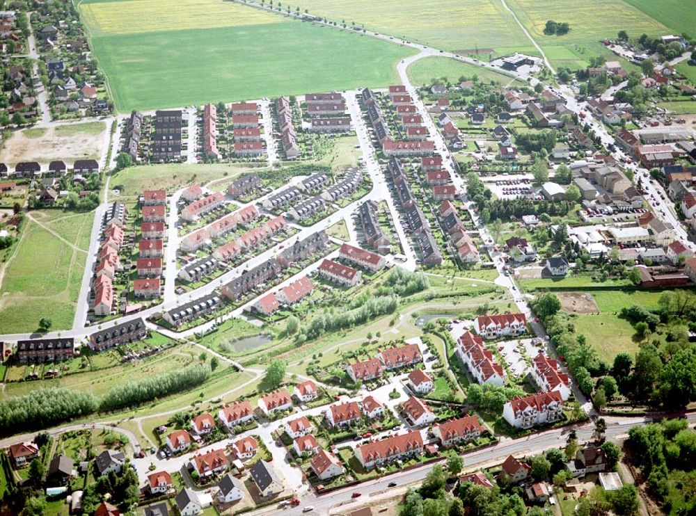 Luftaufnahme Ahrensfelde / Brandenburg - Fertiger Wohnpark am Ahrensfelder Dreieck der Stoffel - Holding. Datum: 15.05.03