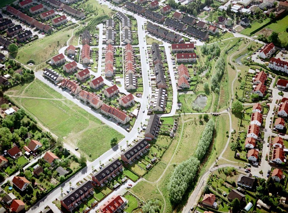 Luftaufnahme Ahrensfelde / Brandenburg - Fertiger Wohnpark am Ahrensfelder Dreieck der Stoffel - Holding. Datum: 15.05.03