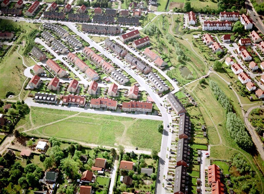 Luftbild Ahrensfelde / Brandenburg - Fertiger Wohnpark am Ahrensfelder Dreieck der Stoffel - Holding. Datum: 15.05.03