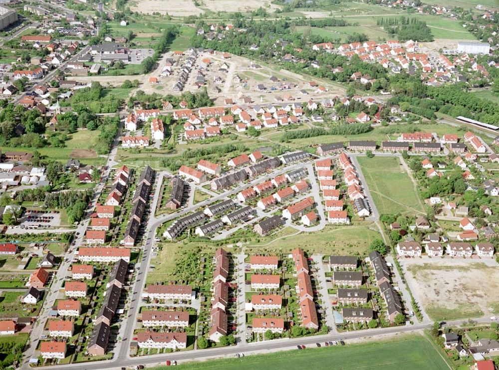 Luftaufnahme Ahrensfelde / Brandenburg - Fertiger Wohnpark am Ahrensfelder Dreieck der Stoffel - Holding. Datum: 15.05.03