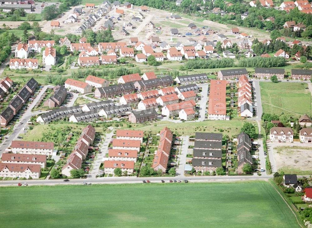 Luftaufnahme Ahrensfelde / Brandenburg - Fertiger Wohnpark am Ahrensfelder Dreieck der Stoffel - Holding. Datum: 15.05.03