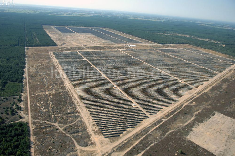 Luftbild Lieberose - Fertiggestellte größte Solaranlage auf ehemaligen brandenburger Truppenübungsplatz Lieberose