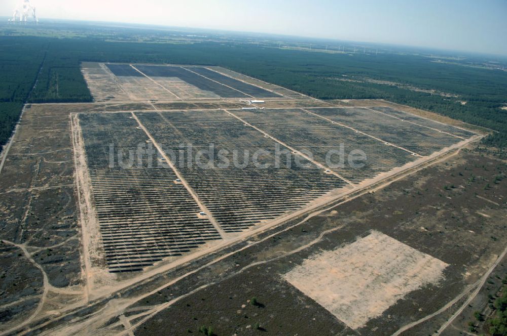 Luftaufnahme Lieberose - Fertiggestellte größte Solaranlage auf ehemaligen brandenburger Truppenübungsplatz Lieberose