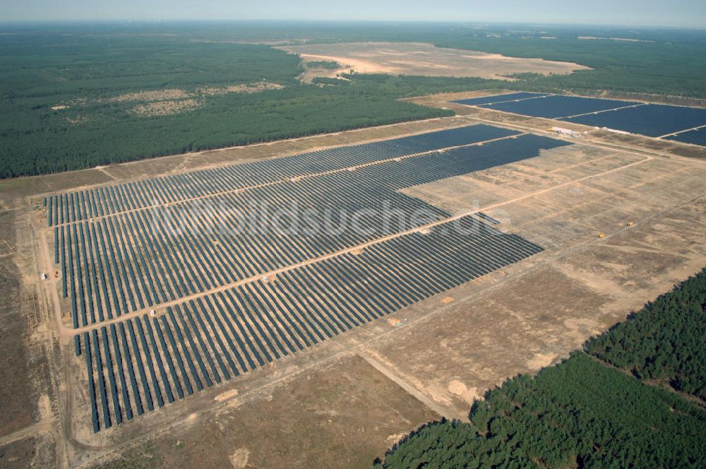 Luftbild Lieberose - Fertiggestellte größte Solaranlage auf ehemaligen brandenburger Truppenübungsplatz Lieberose