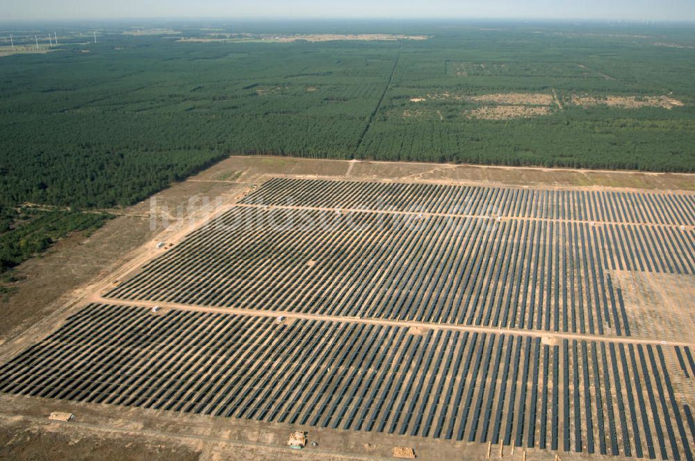 Luftaufnahme Lieberose - Fertiggestellte größte Solaranlage auf ehemaligen brandenburger Truppenübungsplatz Lieberose