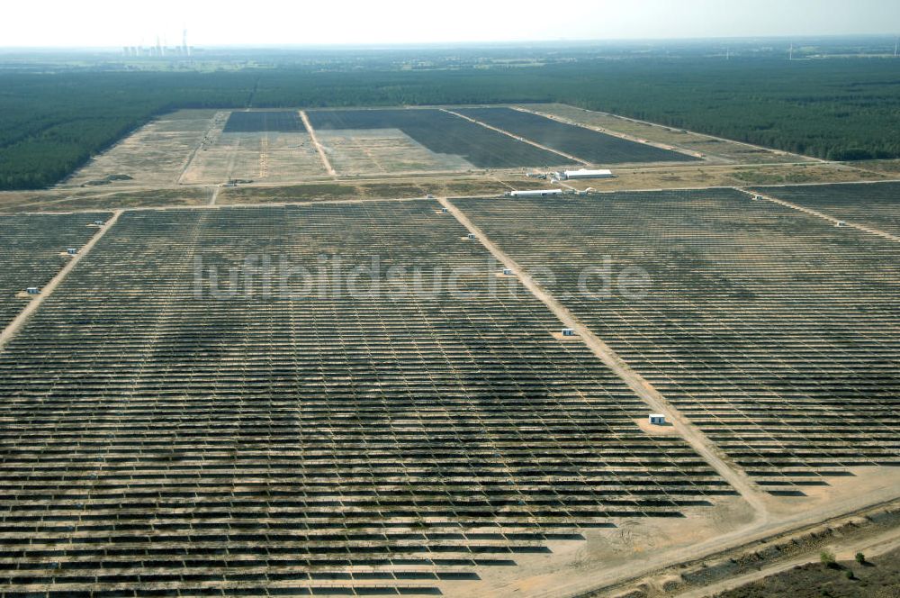 Luftbild Lieberose - Fertiggestellte größte Solaranlage auf ehemaligen brandenburger Truppenübungsplatz Lieberose