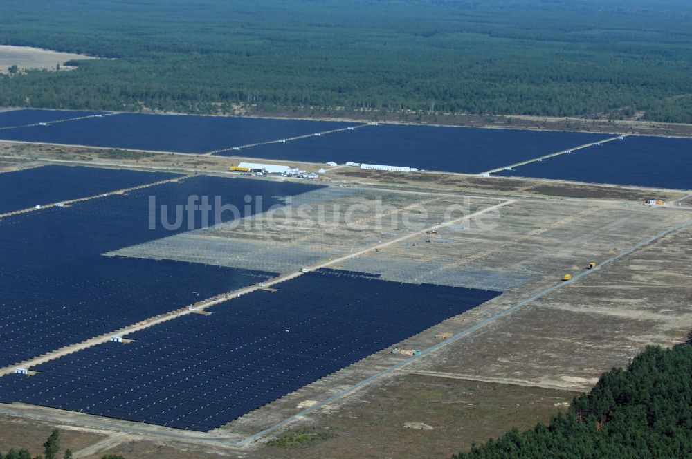 Lieberose von oben - Fertiggestellte größte Solaranlage auf ehemaligen brandenburger Truppenübungsplatz Lieberose