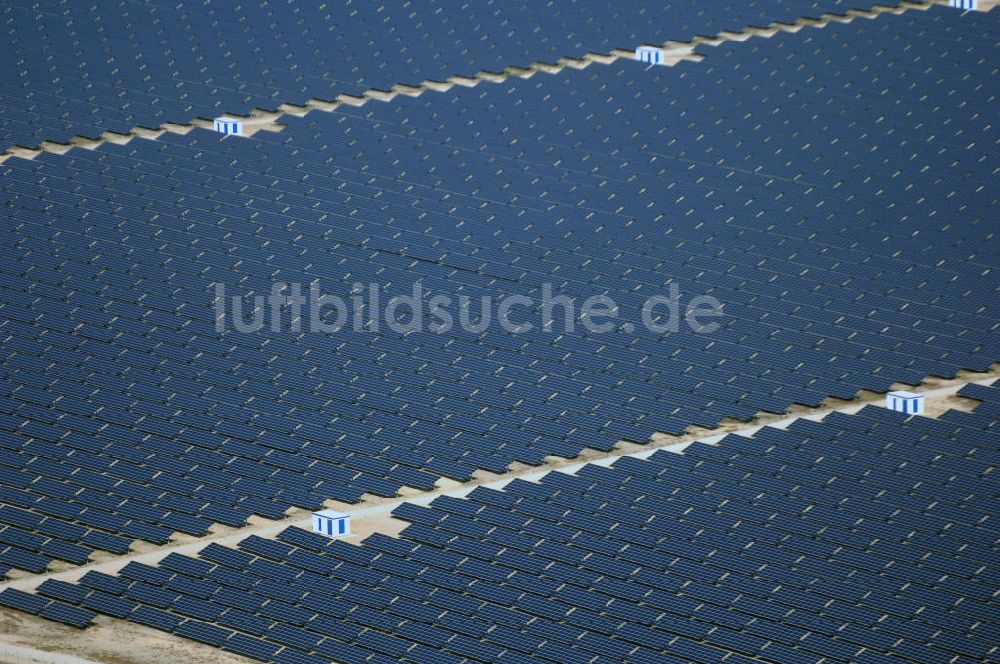 Luftaufnahme Lieberose - Fertiggestellte größte Solaranlage auf ehemaligen brandenburger Truppenübungsplatz Lieberose