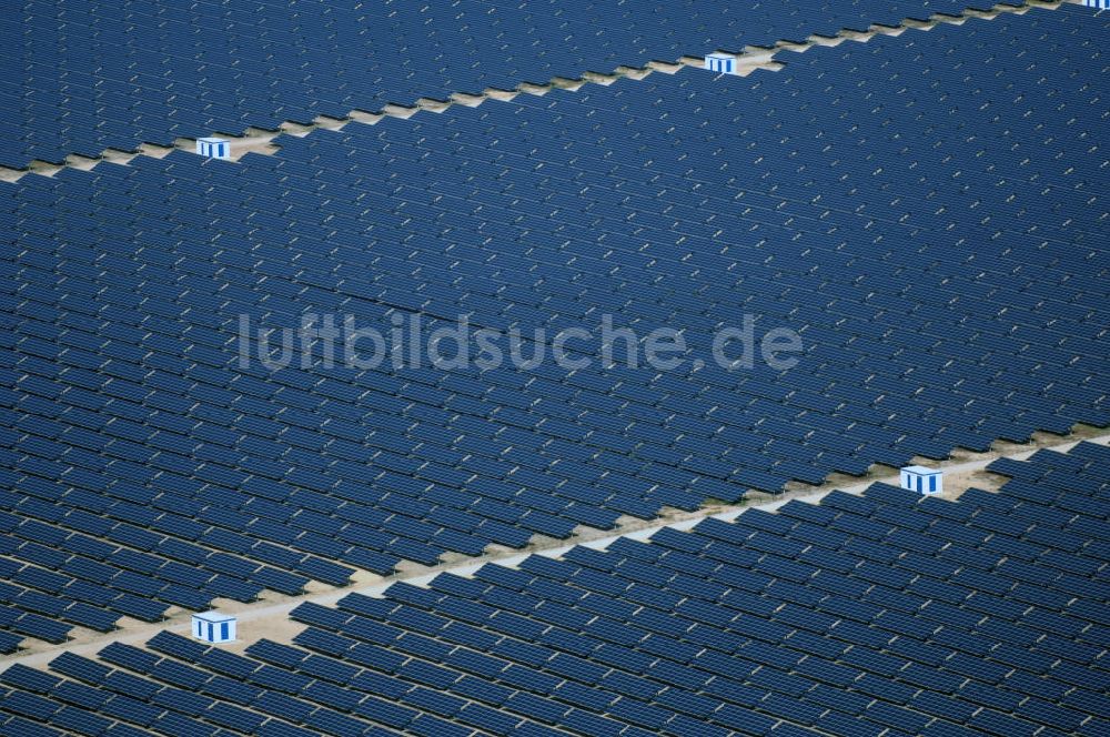 Lieberose von oben - Fertiggestellte größte Solaranlage auf ehemaligen brandenburger Truppenübungsplatz Lieberose