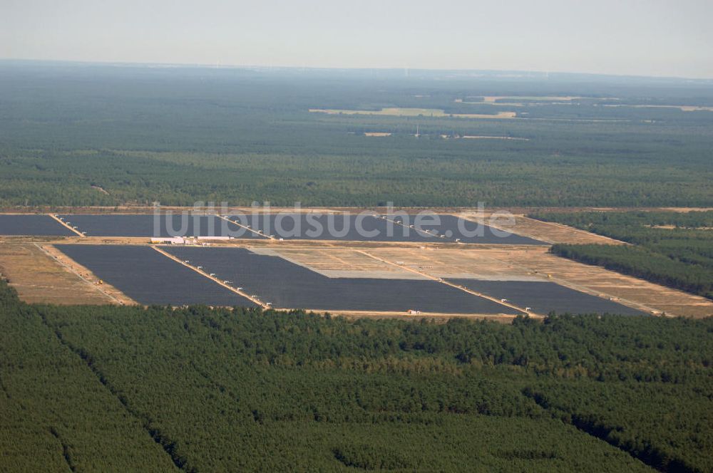 Luftbild Lieberose - Fertiggestellte größte Solaranlage auf ehemaligen brandenburger Truppenübungsplatz Lieberose