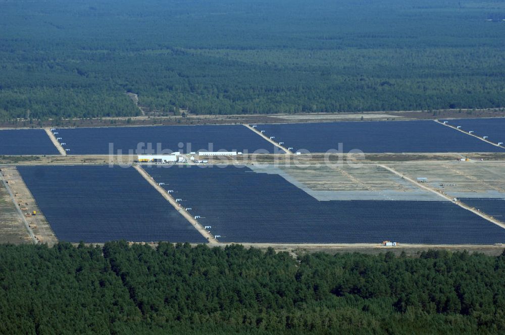 Luftaufnahme Lieberose - Fertiggestellte größte Solaranlage auf ehemaligen brandenburger Truppenübungsplatz Lieberose