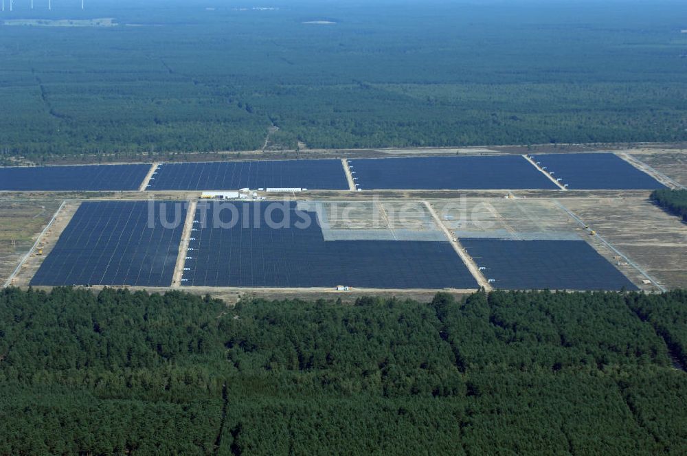 Lieberose von oben - Fertiggestellte größte Solaranlage auf ehemaligen brandenburger Truppenübungsplatz Lieberose