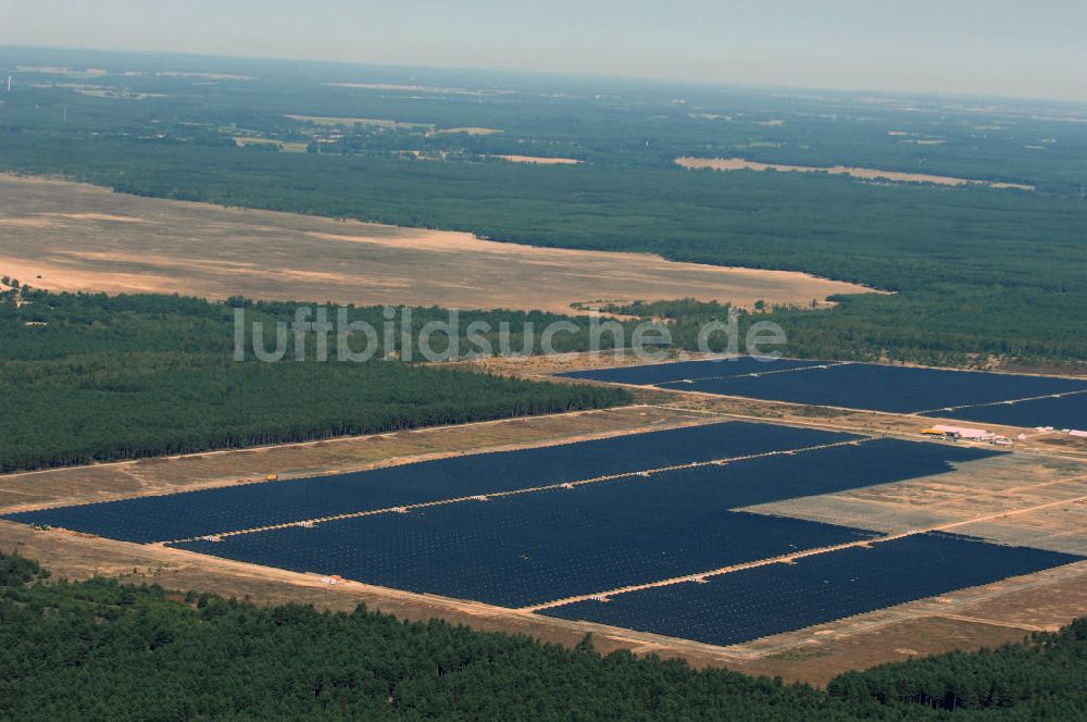 Luftbild Lieberose - Fertiggestellte größte Solaranlage auf ehemaligen brandenburger Truppenübungsplatz Lieberose