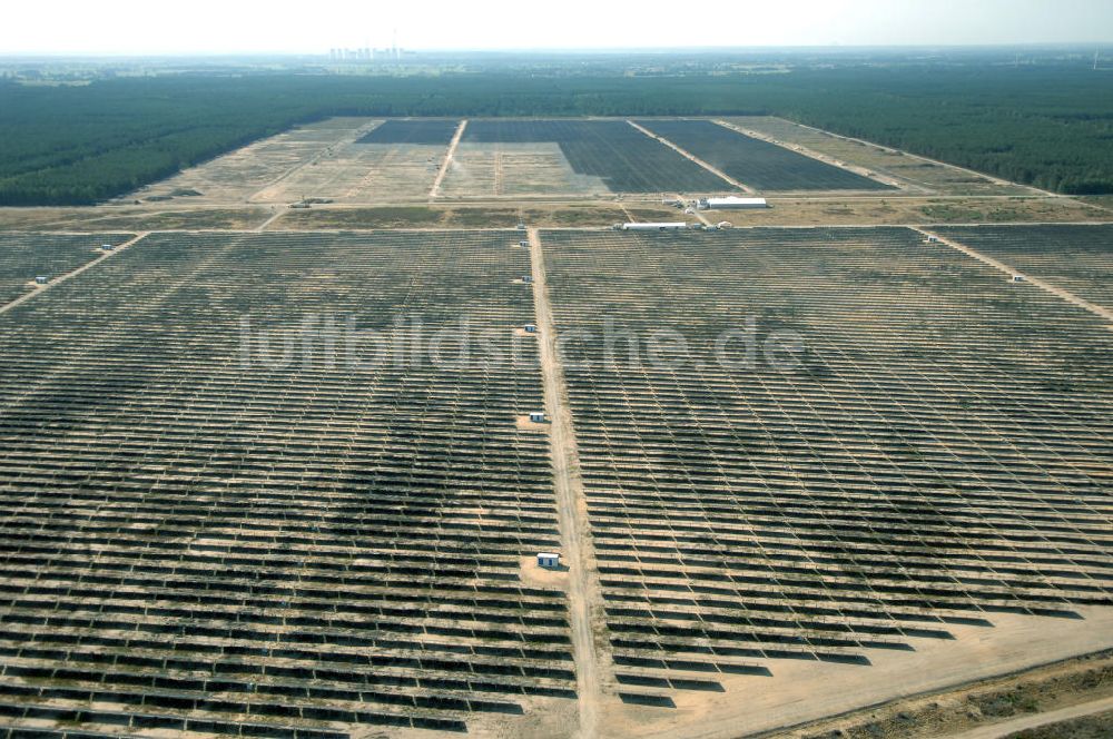 Luftaufnahme Lieberose - Fertiggestellte größte Solaranlage auf ehemaligen brandenburger Truppenübungsplatz Lieberose