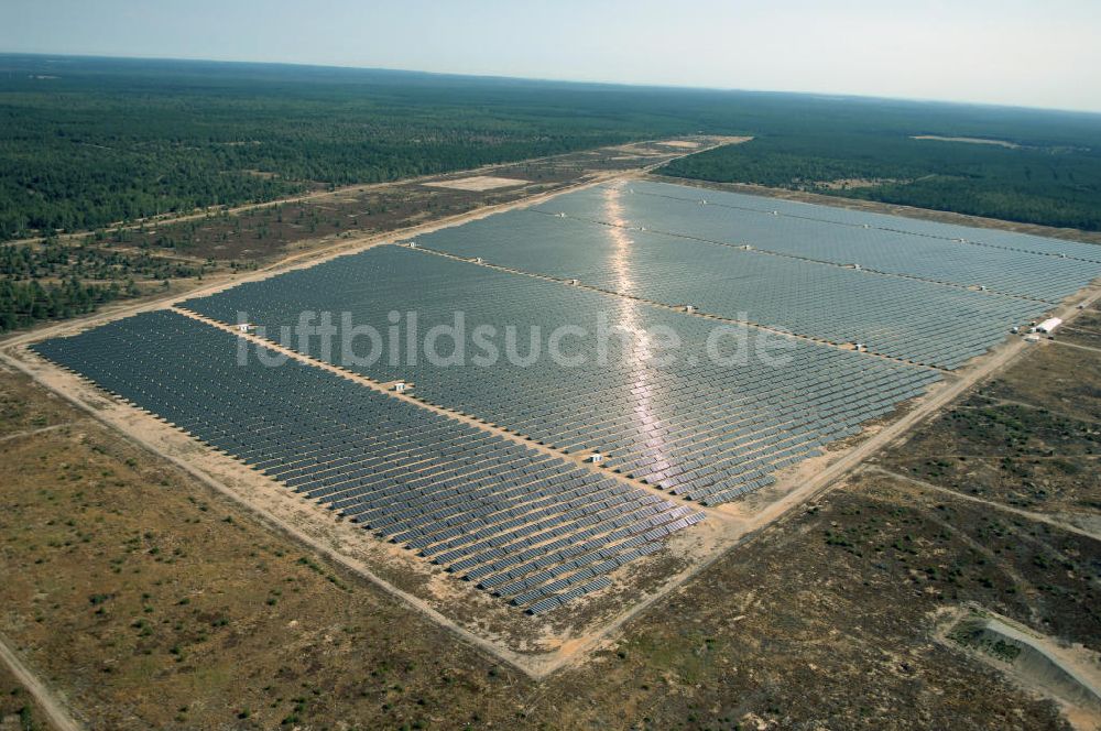 Lieberose aus der Vogelperspektive: Fertiggestellte größte Solaranlage auf ehemaligen brandenburger Truppenübungsplatz Lieberose