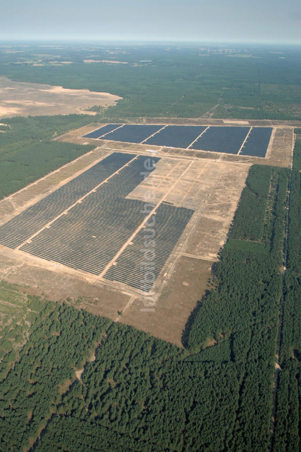 Luftbild Lieberose - Fertiggestellte größte Solaranlage auf ehemaligen brandenburger Truppenübungsplatz Lieberose