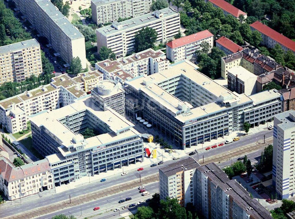 Berlin - Lichtenberg aus der Vogelperspektive: Fertiggestellte Möllendorfpassagen der Bayerischen Hausbau in der Möllendorfstraße in Berlin-Lichtenberg.