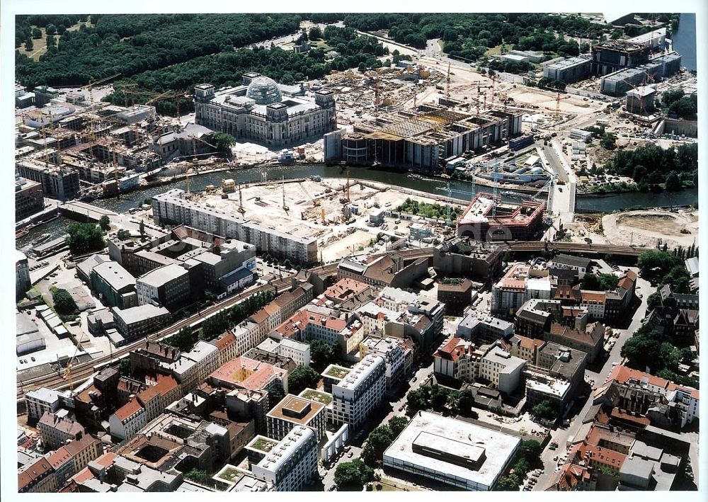 Luftaufnahme Berlin - Fertiggestellte Residenz am Deutschen Theater in der Reinhardtstraße in Berlin Mitte - unweit des Berliner Reichstages.