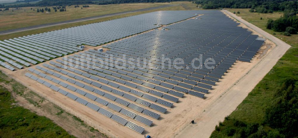 Luftbild Tutow - Fertiggestellter erster Abschnitt des Solarenergiepark am Flugplatz Tutow in Mecklenburg - Vorpommern