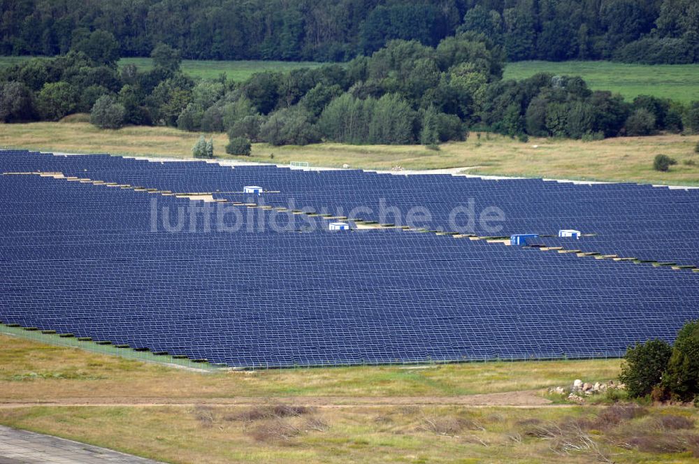 Tutow von oben - Fertiggestellter erster Abschnitt des Solarenergiepark am Flugplatz Tutow in Mecklenburg - Vorpommern