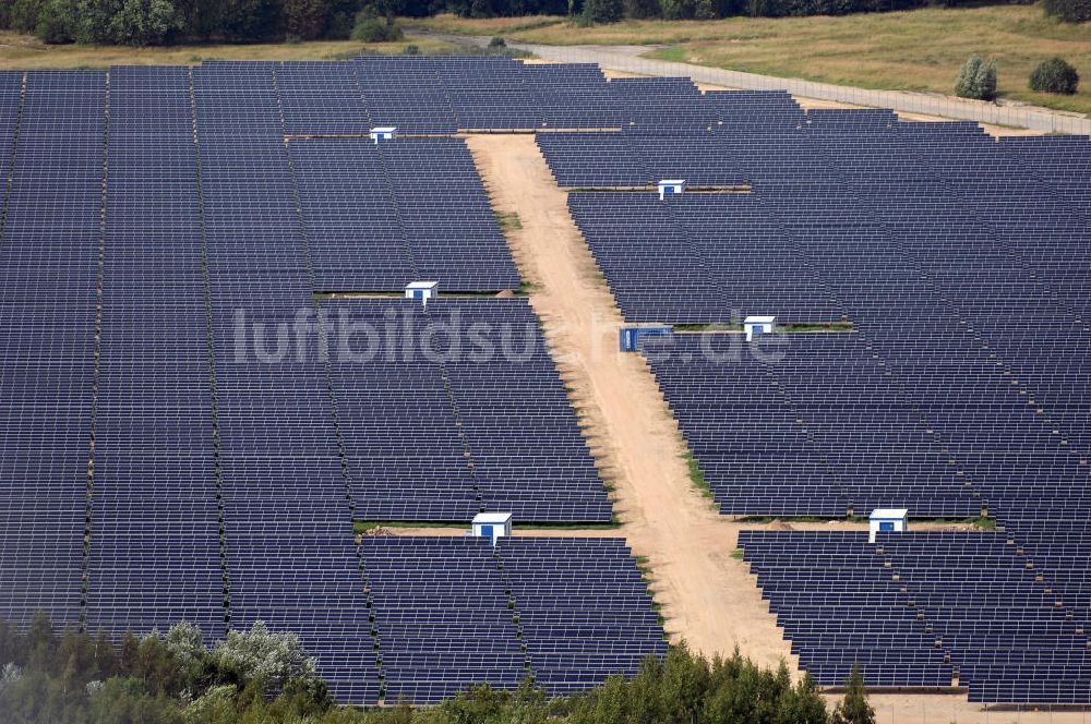 Tutow von oben - Fertiggestellter erster Abschnitt des Solarenergiepark am Flugplatz Tutow in Mecklenburg - Vorpommern