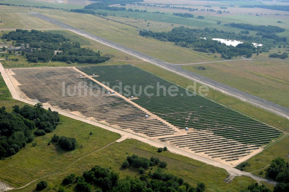 Luftbild Tutow - Fertiggestellter erster Abschnitt des Solarenergiepark am Flugplatz Tutow in Mecklenburg - Vorpommern