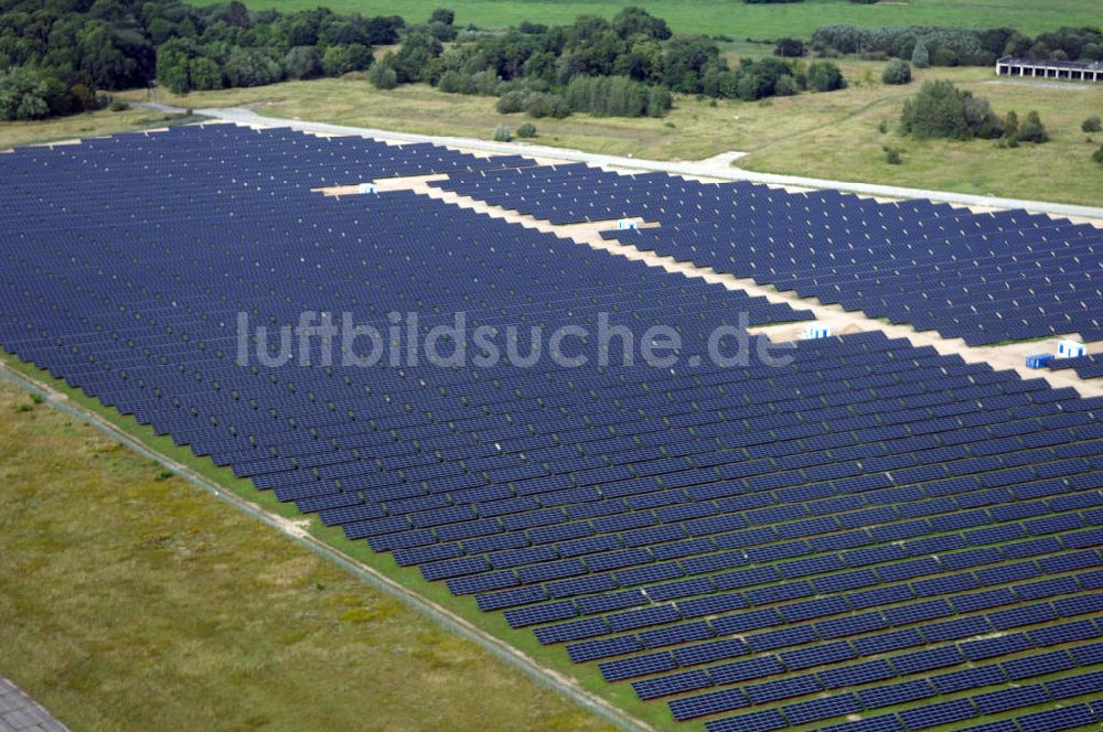 Luftbild Tutow - Fertiggestellter erster Abschnitt des Solarenergiepark am Flugplatz Tutow in Mecklenburg - Vorpommern