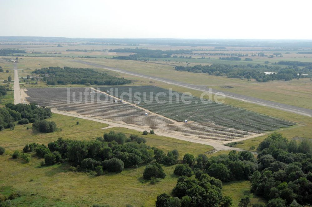 Tutow von oben - Fertiggestellter erster Abschnitt des Solarenergiepark am Flugplatz Tutow in Mecklenburg - Vorpommern