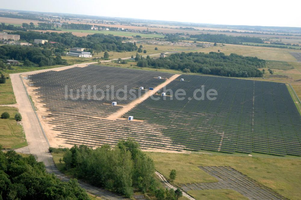 Luftbild Tutow - Fertiggestellter erster Abschnitt des Solarenergiepark am Flugplatz Tutow in Mecklenburg - Vorpommern