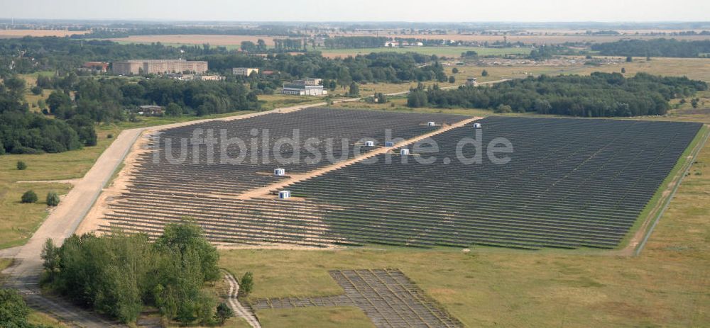 Tutow von oben - Fertiggestellter erster Abschnitt des Solarenergiepark am Flugplatz Tutow in Mecklenburg - Vorpommern