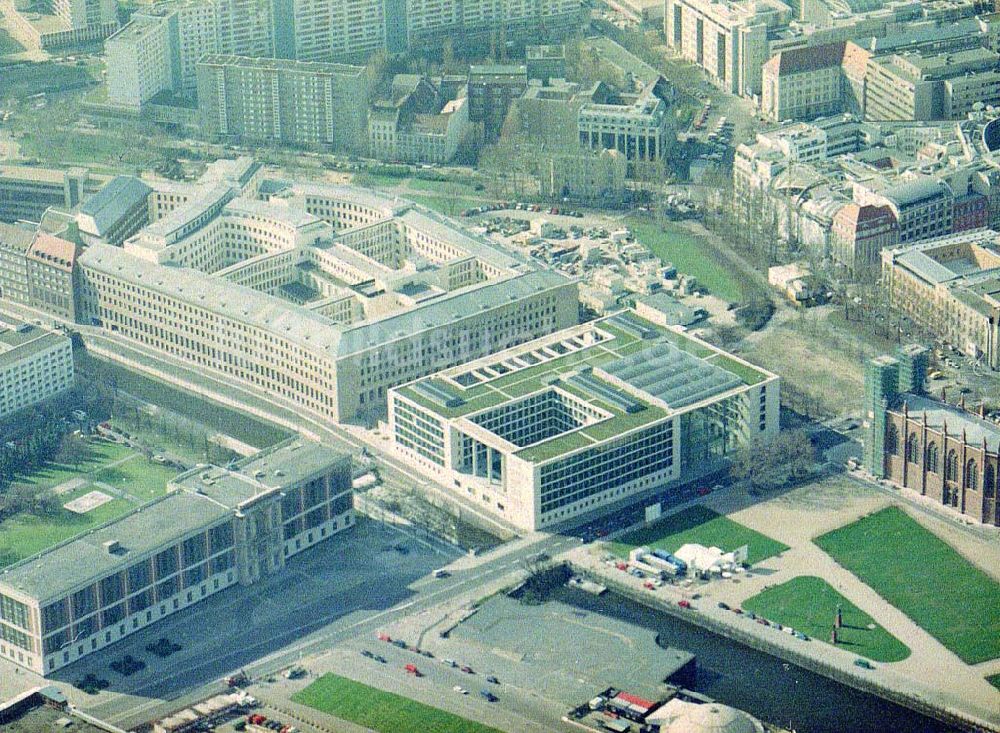 Luftaufnahme Berlin - Fertiggestellter Erweiterungsbau des Bundesaußenministeriums in Berlin - Mitte.